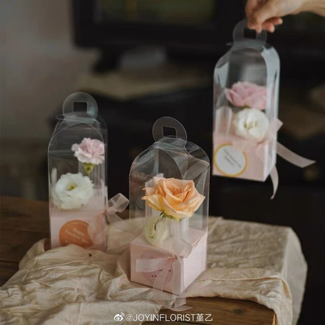Hộp mica cắm hoa tươi