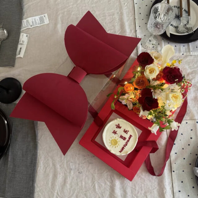 Hộp nơ 2 ngăn đựng bánh và hoa