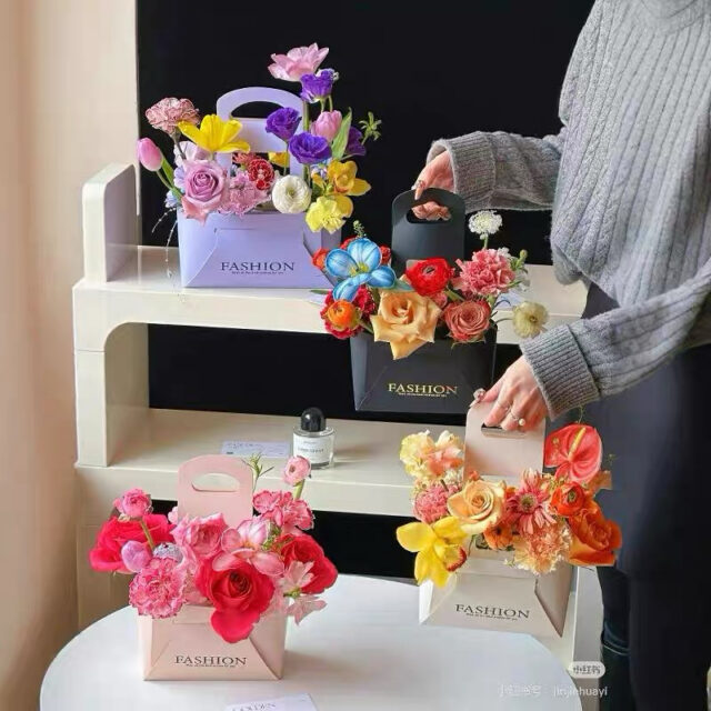 Túi giấy cắm hoa fashion
