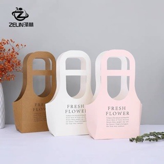 Túi xách giấy cắm hoa tặng8/3 chữ fresh
